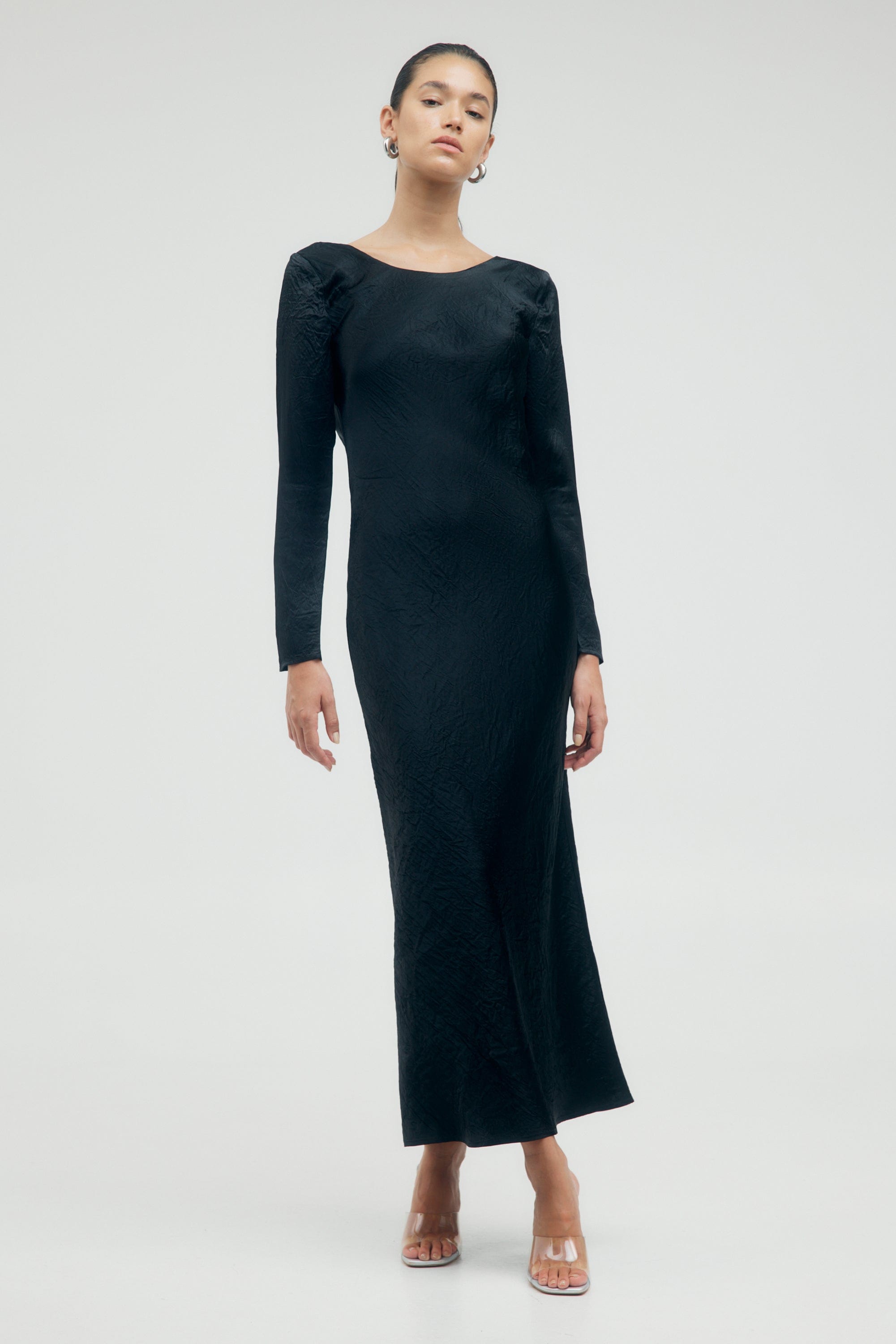 CRUSH TIE BACK MAXI | BLACK THIRD FORM - International CRUSH TIE BACK MAXI | BLACK THIRD FORM - International