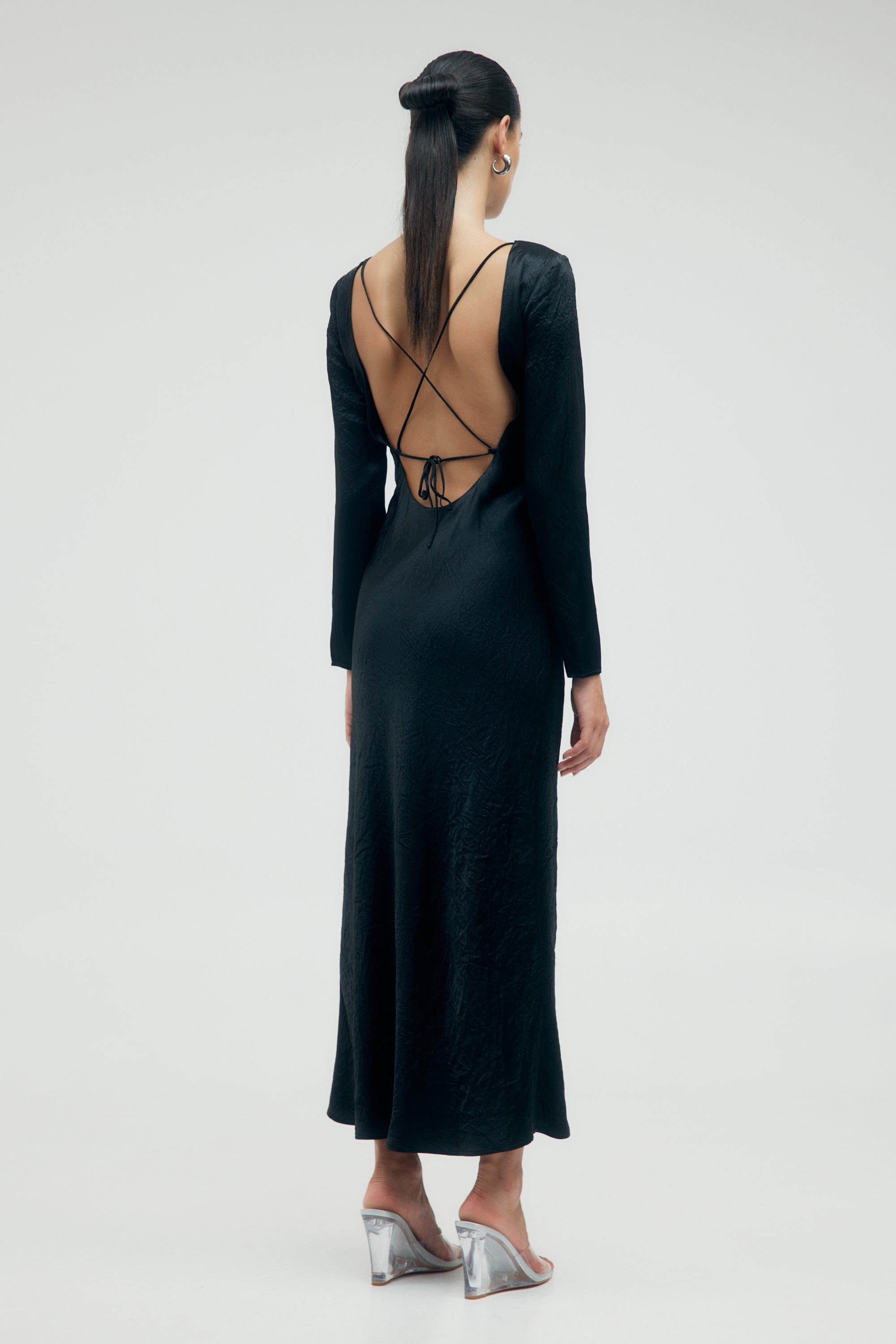 CRUSH TIE BACK MAXI | BLACK THIRD FORM - International CRUSH TIE BACK MAXI | BLACK THIRD FORM - International