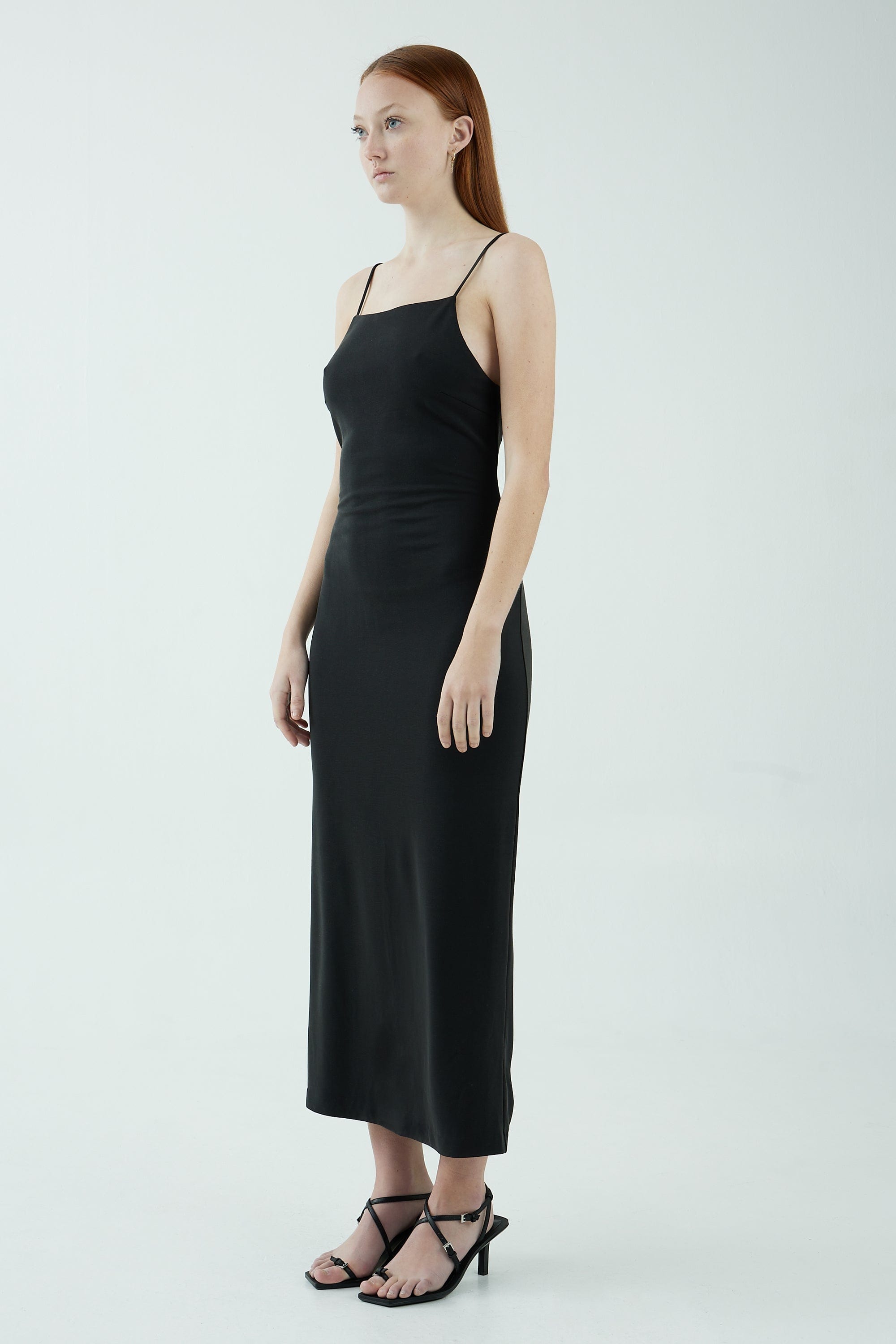 MODE STRAIGHT NECK MAXI | WASHED BLACK THIRD FORM - International MODE STRAIGHT NECK MAXI | WASHED BLACK THIRD FORM - International