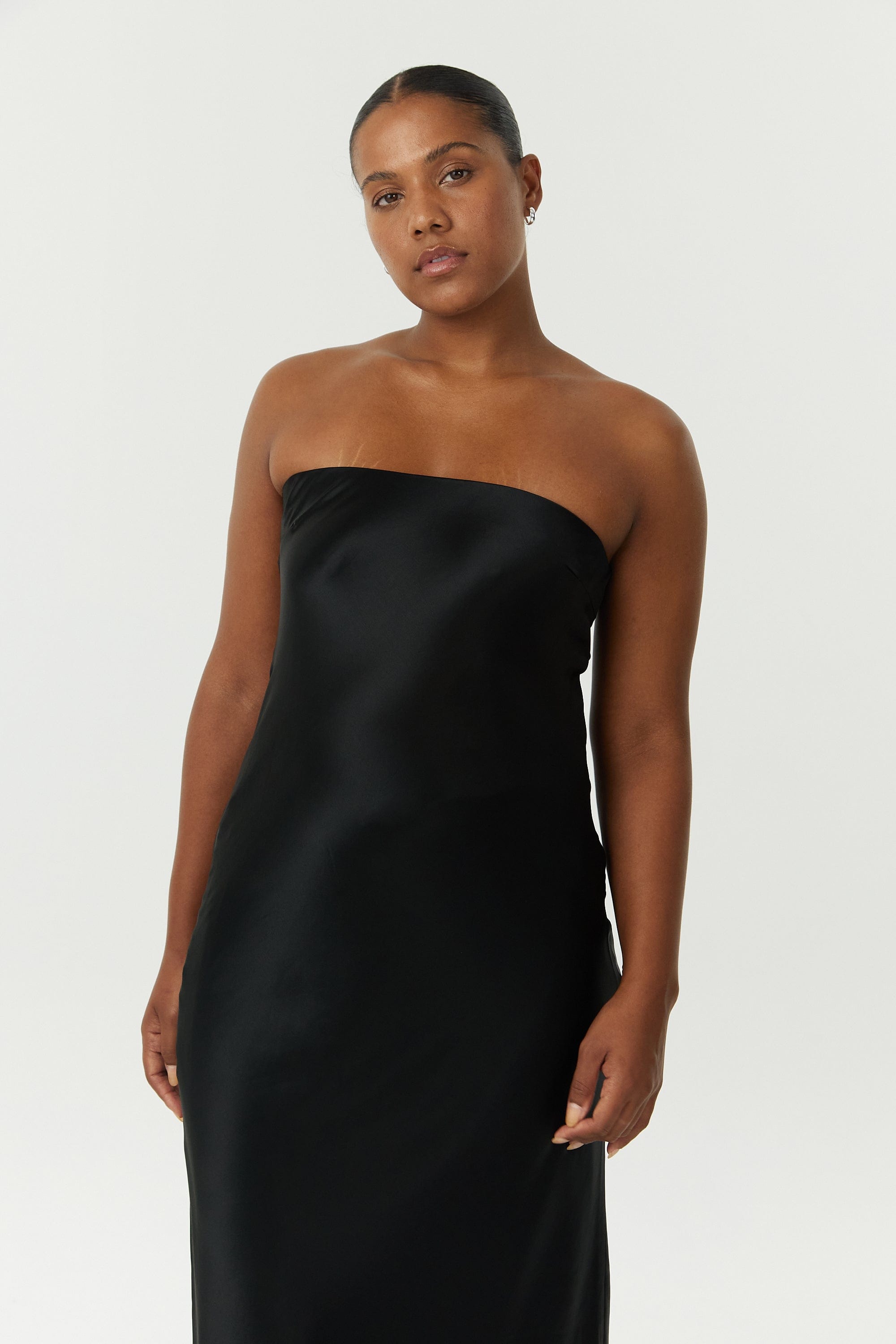 SATIN TIE BACK STRAPLESS MAXI | BLACK THIRD FORM - International SATIN TIE BACK STRAPLESS MAXI | BLACK THIRD FORM - International