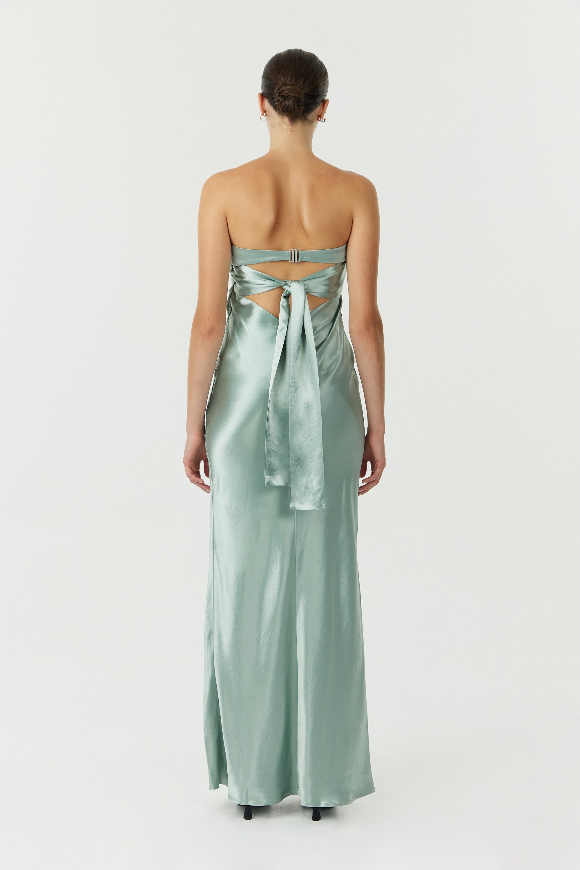 SATIN TIE BACK STRAPLESS MAXI | WAVE THIRD FORM - International SATIN TIE BACK STRAPLESS MAXI | WAVE THIRD FORM - International